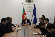 Министър Димитров ще задълбочава отношенията с Узбекистан